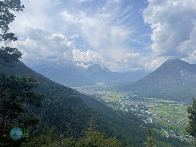 Hoher Fricken Mountain, ascend via west face, descend via east face