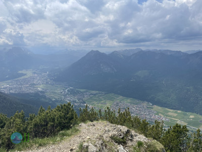 Hoher Fricken Mountain, ascend via west face, descend via east face