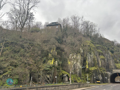Esch-Sauer – Burgruine mit Turm Runde von Esch-sur-Sûre
