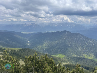 Hoher Fricken Mountain, ascend via west face, descend via east face