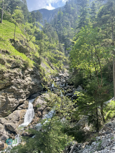 Hoher Fricken Mountain, ascend via west face, descend via east face
