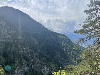 Hoher Fricken Mountain, ascend via west face, descend via east face
